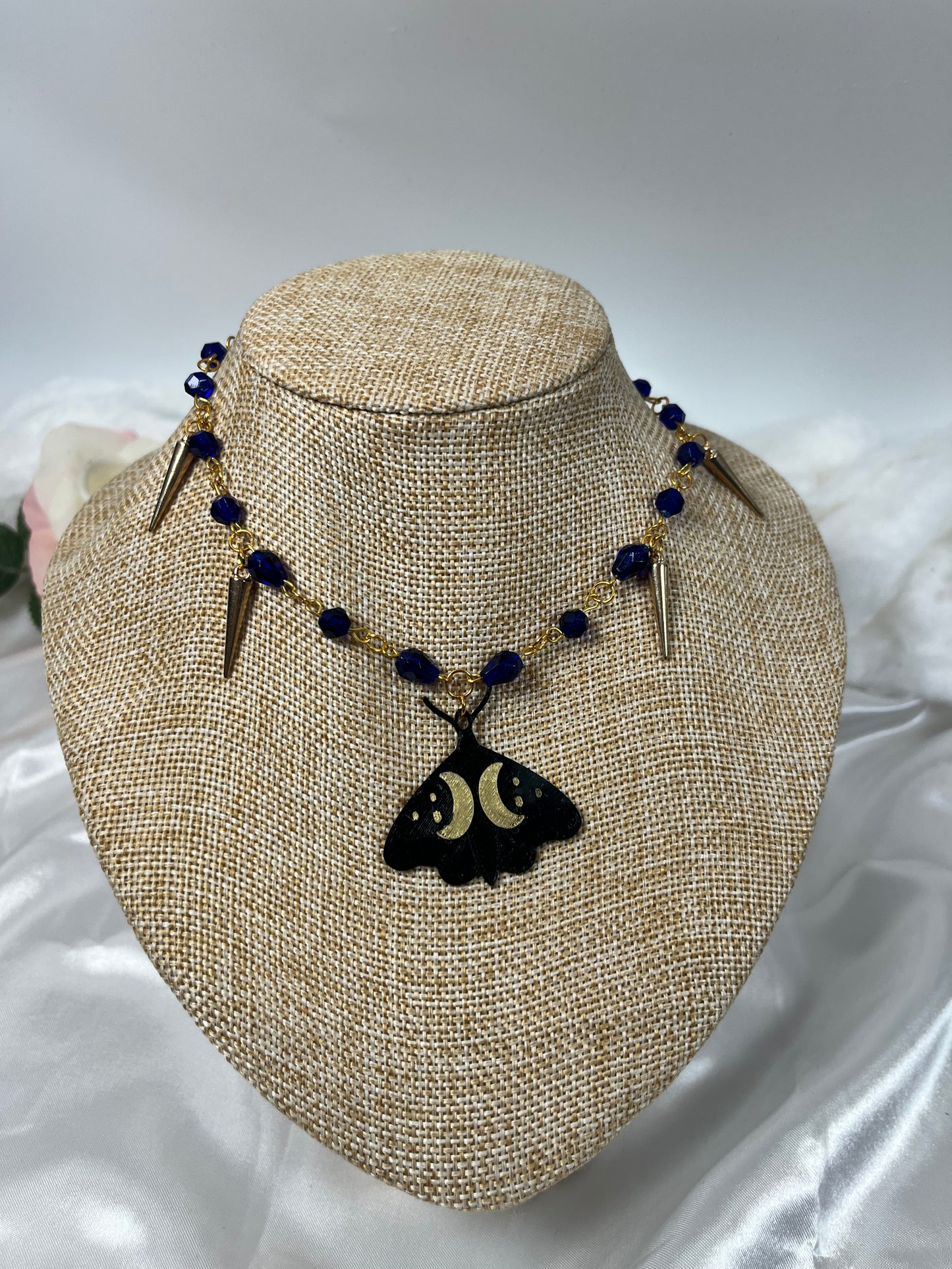 Kette Motte Schwarz Blau Gold